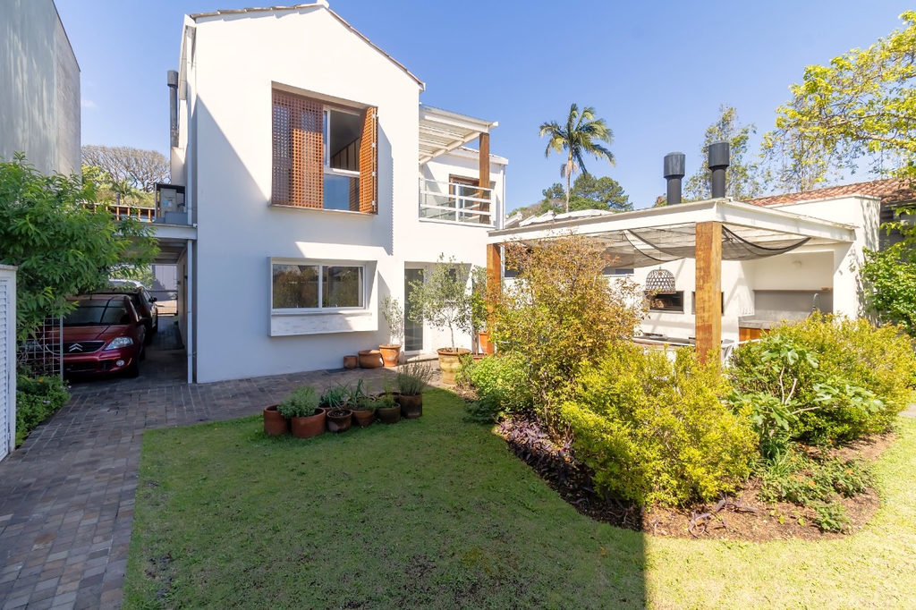 Casa para venda no bairro Três Figueiras em Porto Alegre