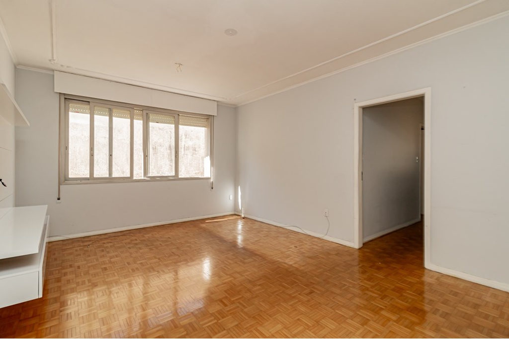 Apartamento para venda no bairro Medianeira em Porto Alegre