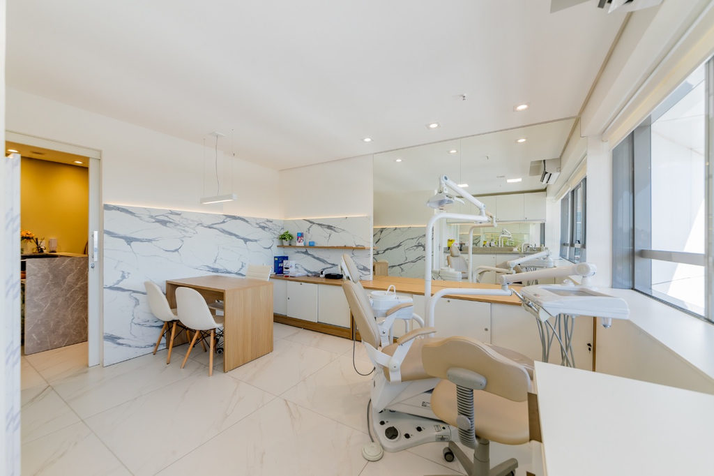 Sala para venda no bairro Chácara das Pedras em Porto Alegre