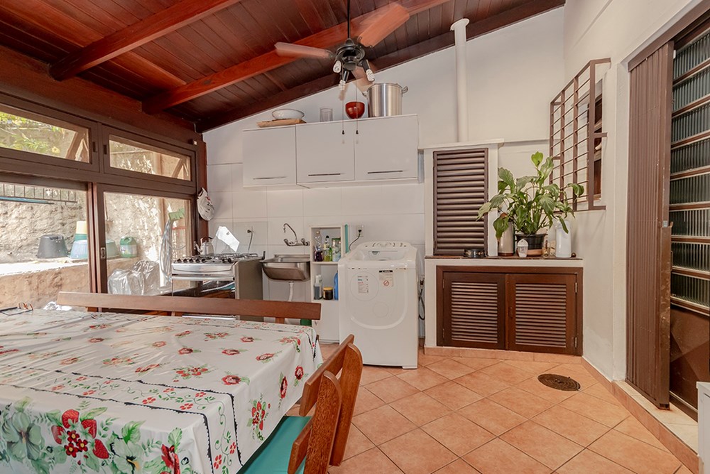 Casa para venda no bairro Jardim Itu Sabará em Porto Alegre