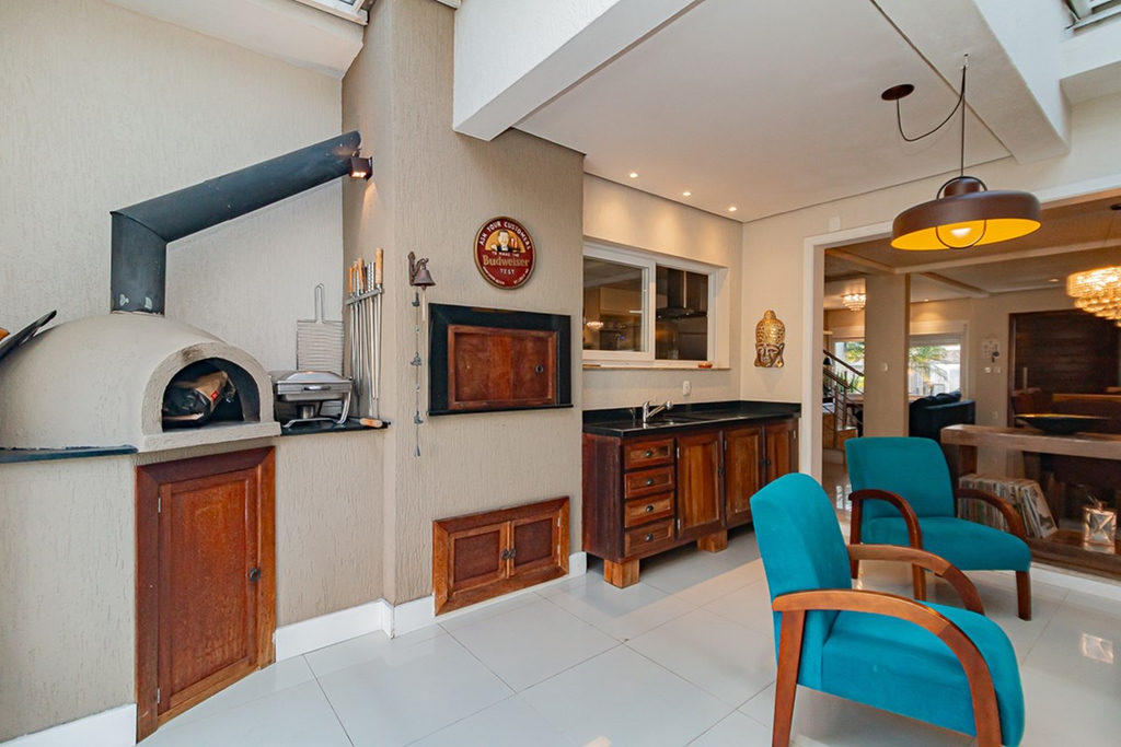 Casa para venda no bairro Guarujá em Porto Alegre