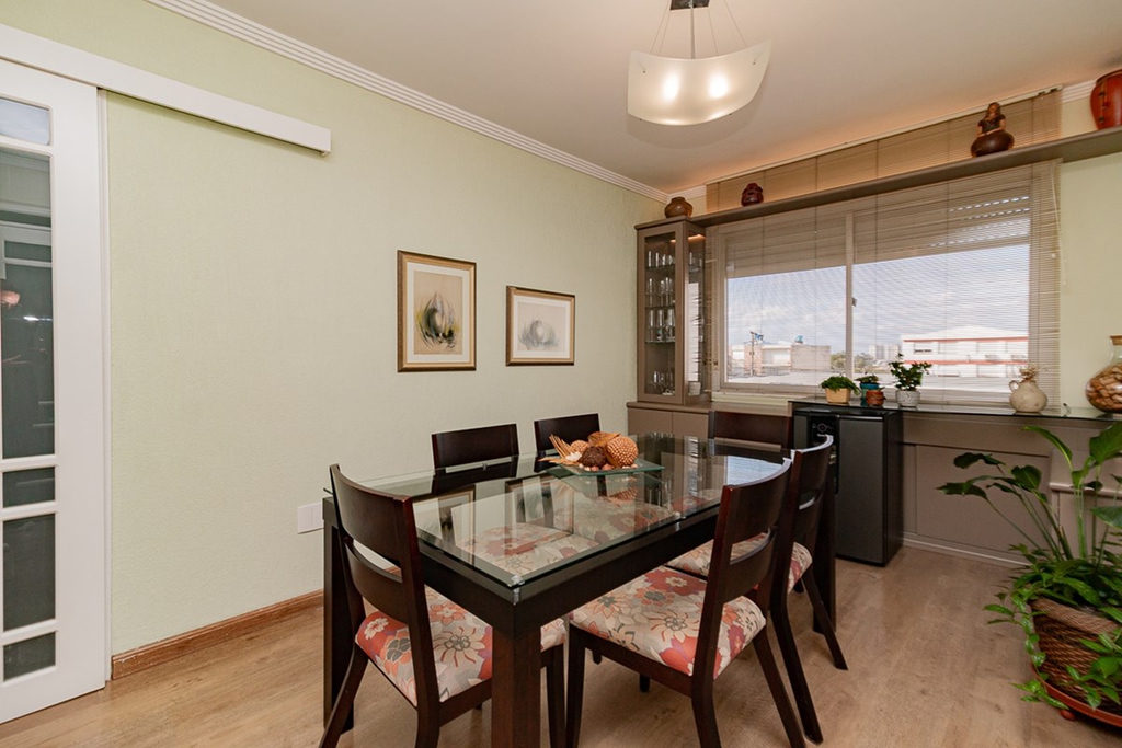 Apartamento para venda no bairro Vila Ipiranga em Porto Alegre