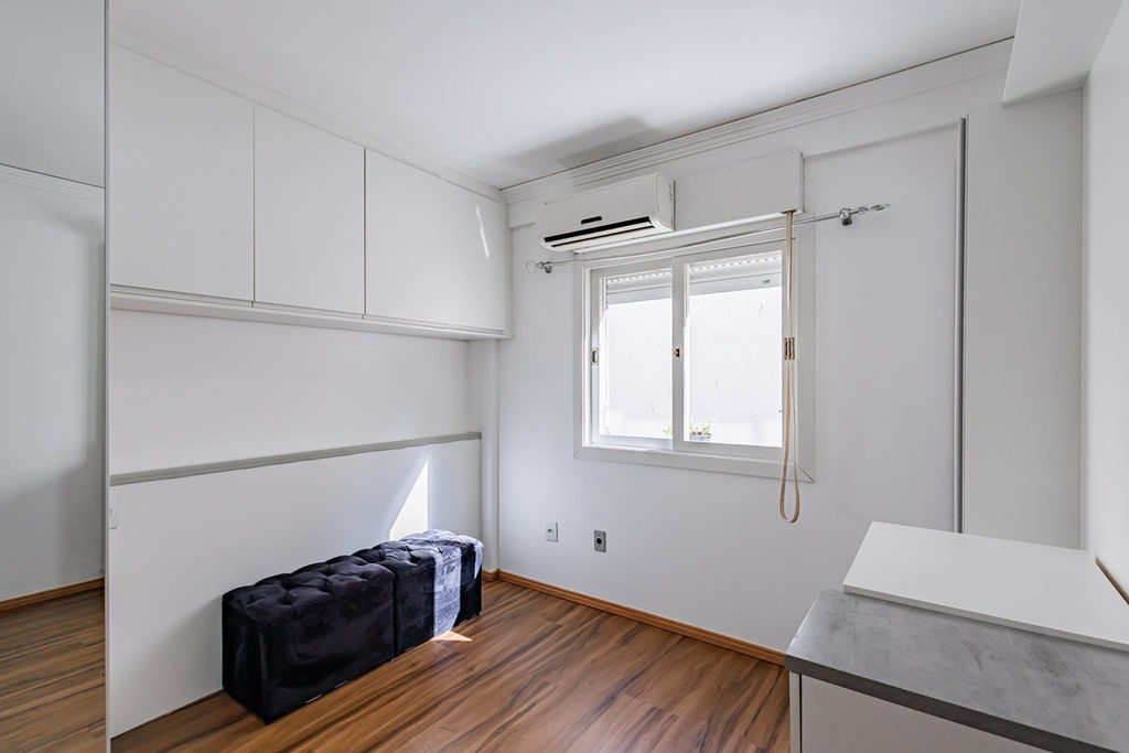 Apartamento para venda no bairro Passo da Areia em Porto Alegre