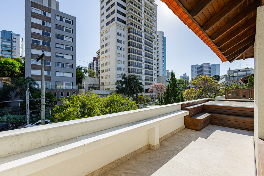 Casa em Condomínio para venda no bairro Três Figueiras em Porto Alegre