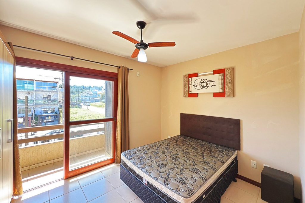 Casa para venda no bairro Guarujá em Porto Alegre