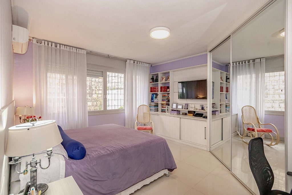 Casa para venda no bairro Três Figueiras em Porto Alegre