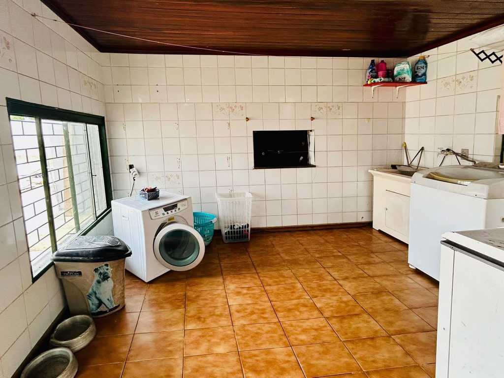 Casa para venda no bairro Vila Nova em Porto Alegre