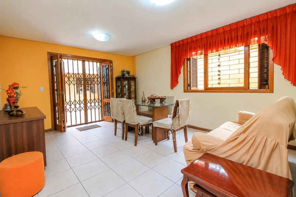 Casa para venda no bairro Santa Cecília em Porto Alegre