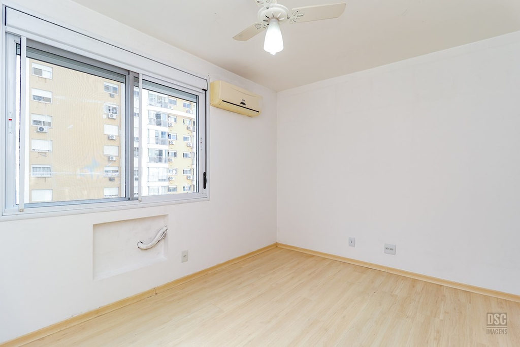 Apartamento para venda no bairro Passo da Areia em Porto Alegre