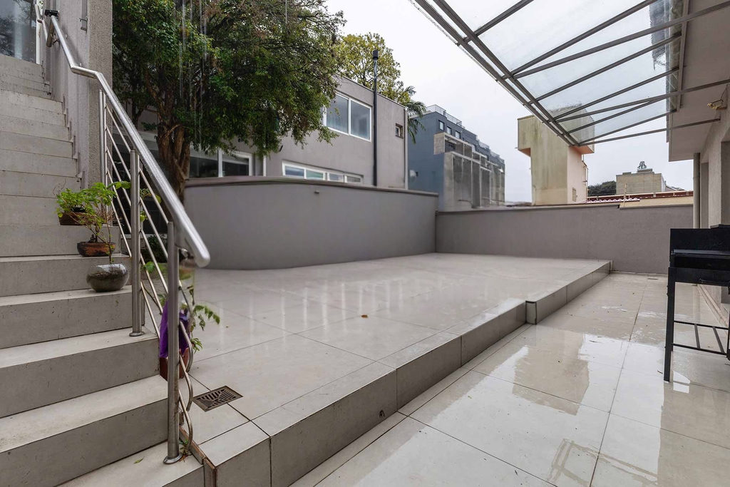 Edifício Comercial para venda no bairro Três Figueiras em Porto Alegre