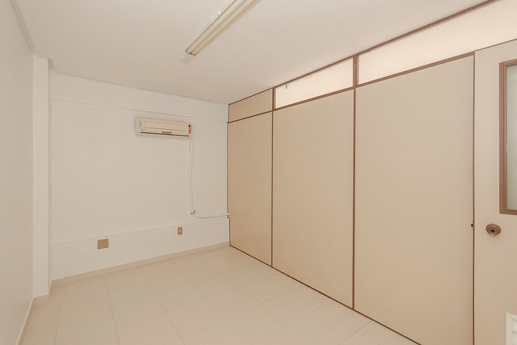 Sala para venda no bairro Floresta em Porto Alegre