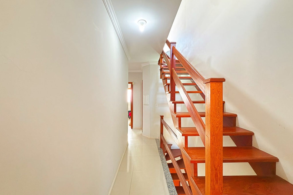 Casa para venda no bairro Guarujá em Porto Alegre