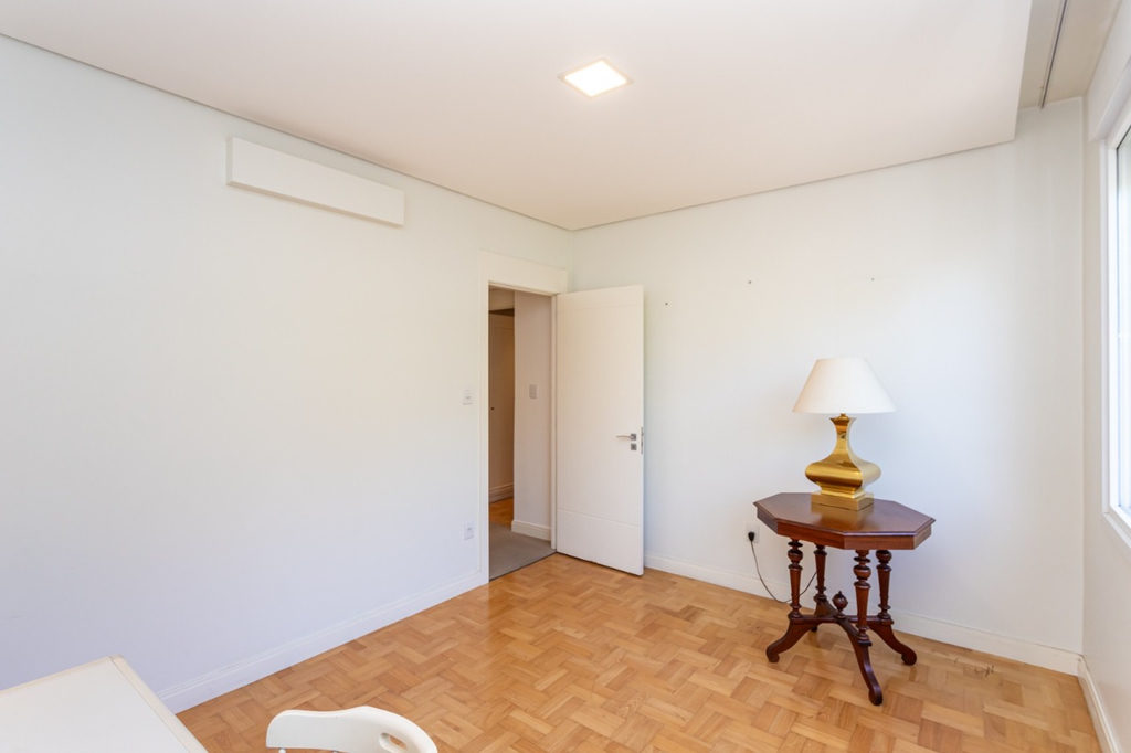 Apartamento para venda no bairro Moinhos de Vento em Porto Alegre