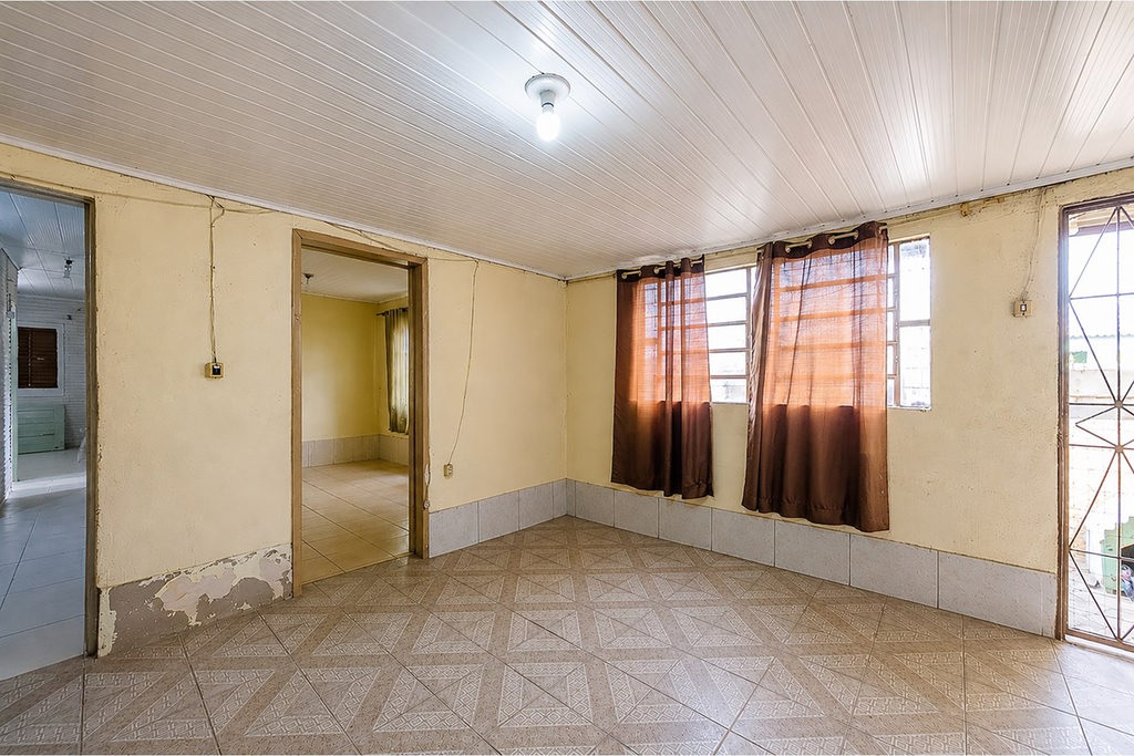 Casa para venda no bairro Guajuviras em Canoas