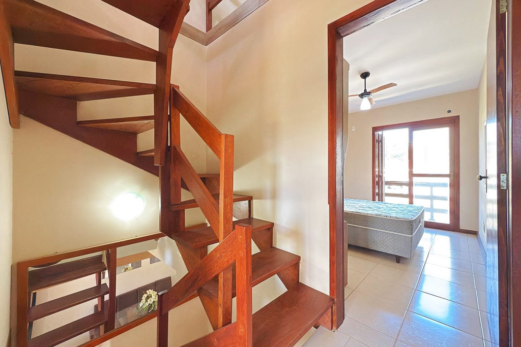 Casa para venda no bairro Guarujá em Porto Alegre
