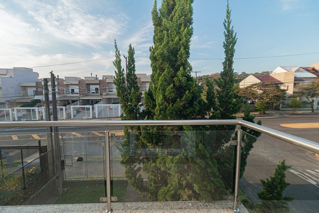 Casa para venda no bairro Guarujá em Porto Alegre