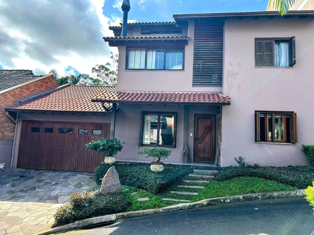 Casa em Condomínio para venda no bairro Cavalhada em Porto Alegre