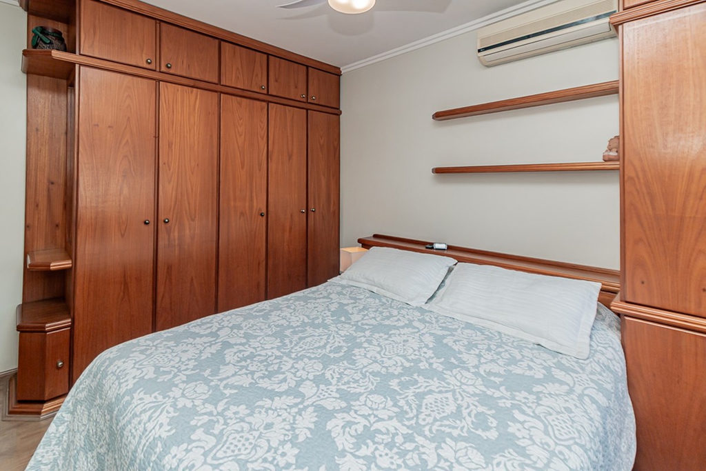 Apartamento para venda no bairro Vila Ipiranga em Porto Alegre
