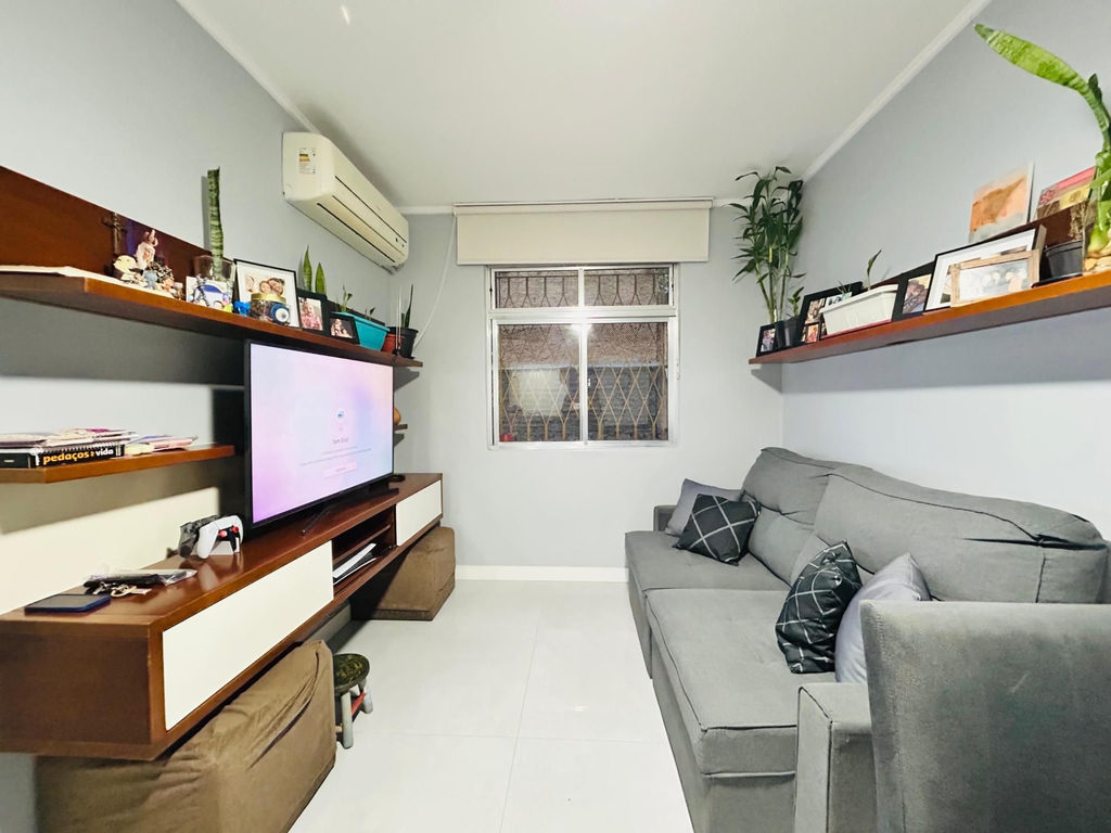 Apartamento para venda no bairro Medianeira em Porto Alegre