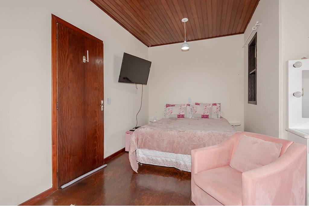 Casa para venda no bairro Passo da Areia em Porto Alegre