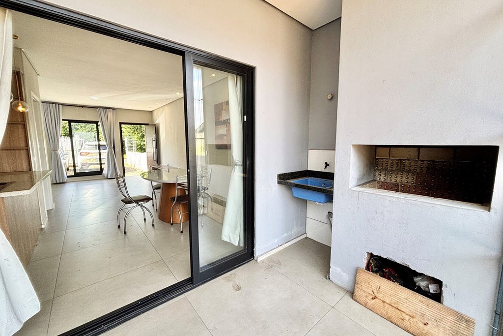 Casa para venda no bairro Califórnia em Nova Santa Rita