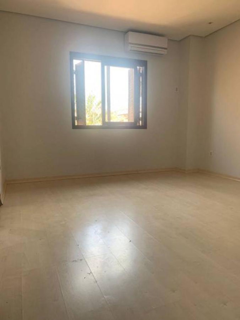 Casa para venda no bairro Guarujá em Porto Alegre