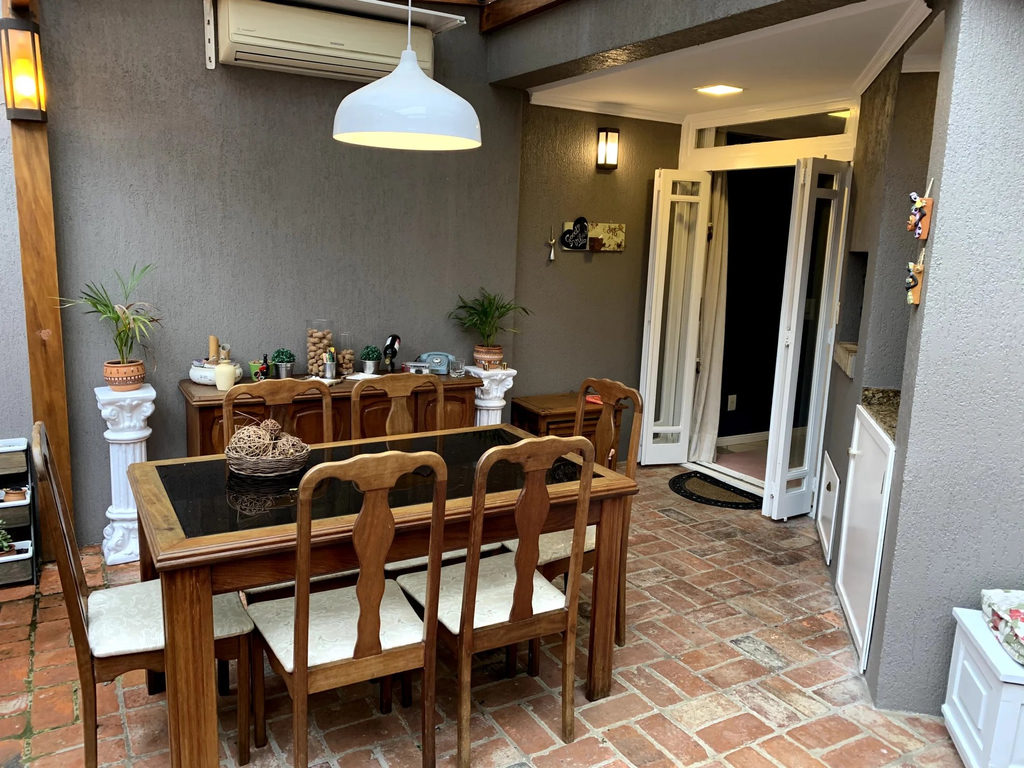 Casa para venda no bairro Jardim Itu em Porto Alegre