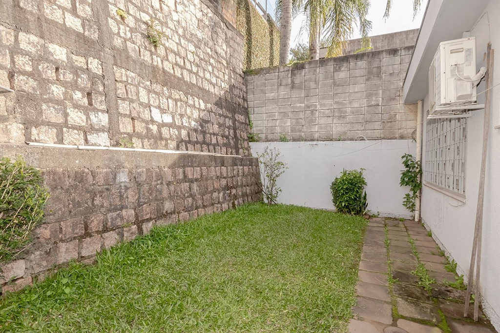Casa para venda no bairro Três Figueiras em Porto Alegre