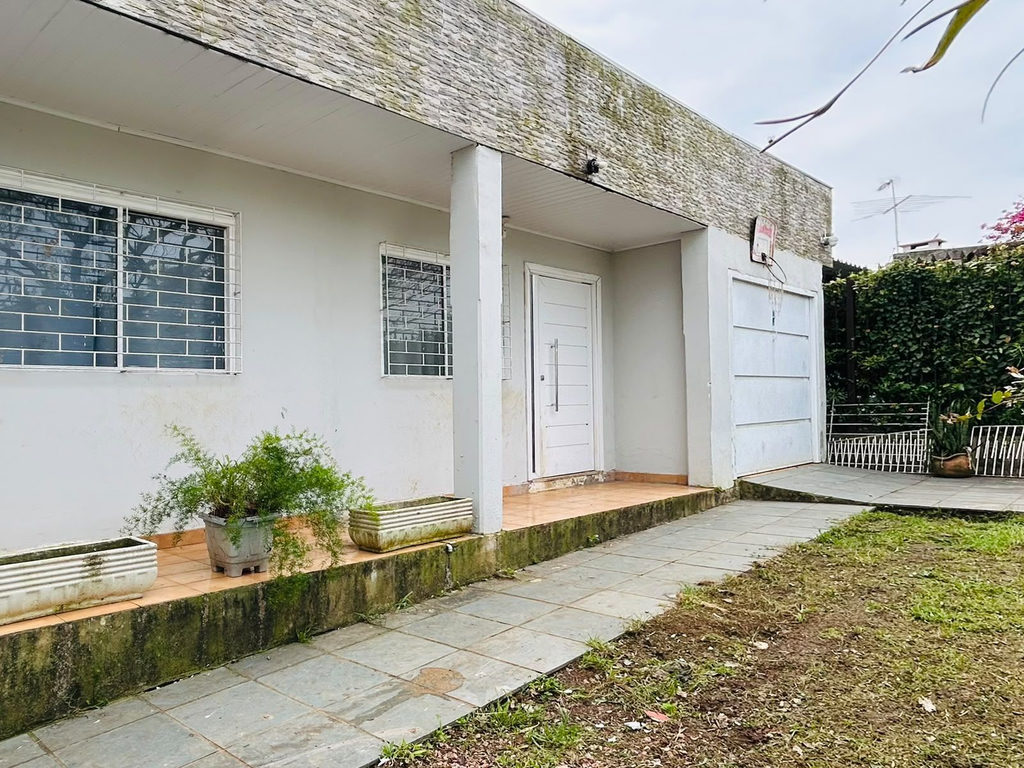 Casa para venda no bairro Vila Nova em Porto Alegre