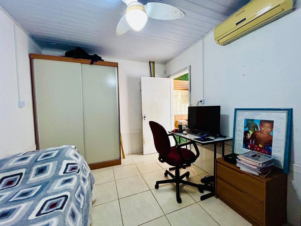 Casa para venda no bairro Vila Nova em Porto Alegre