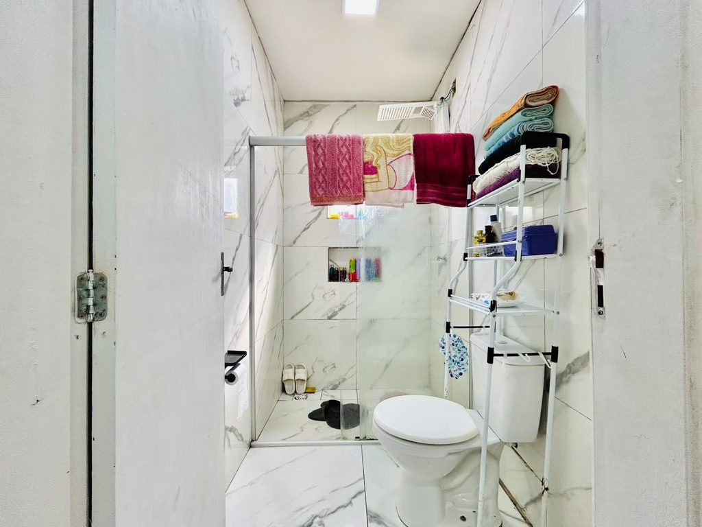 Casa para venda no bairro Vila Nova em Porto Alegre