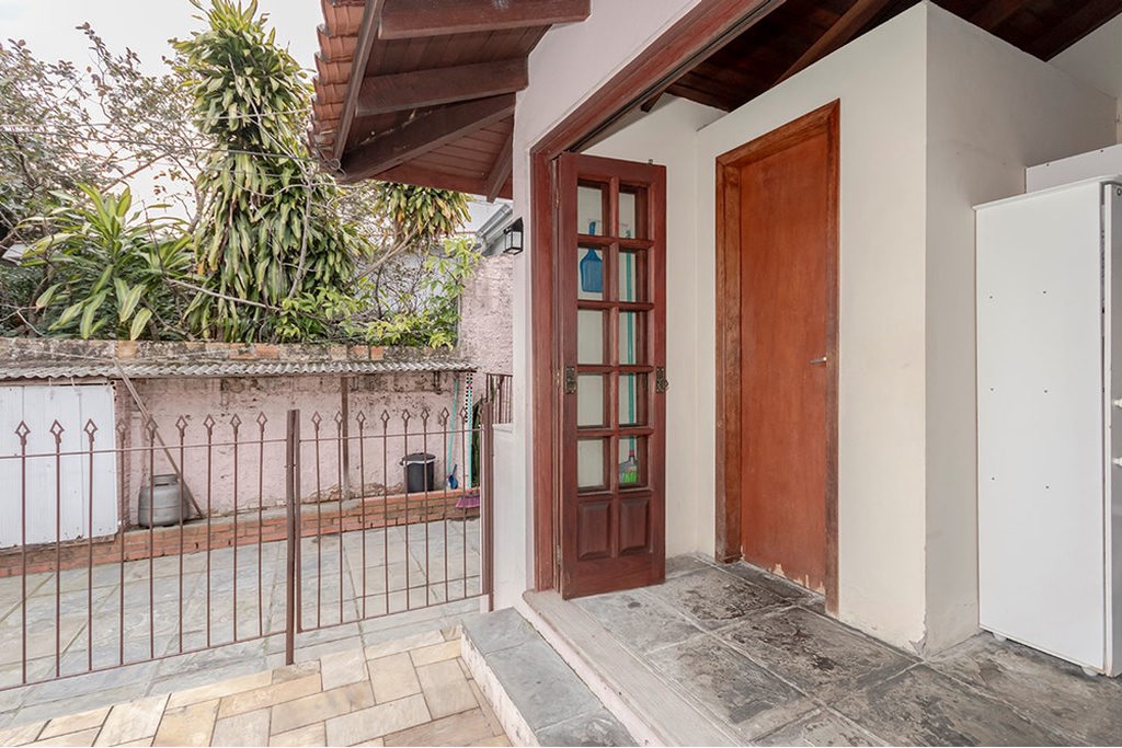 Casa para venda no bairro Passo da Areia em Porto Alegre