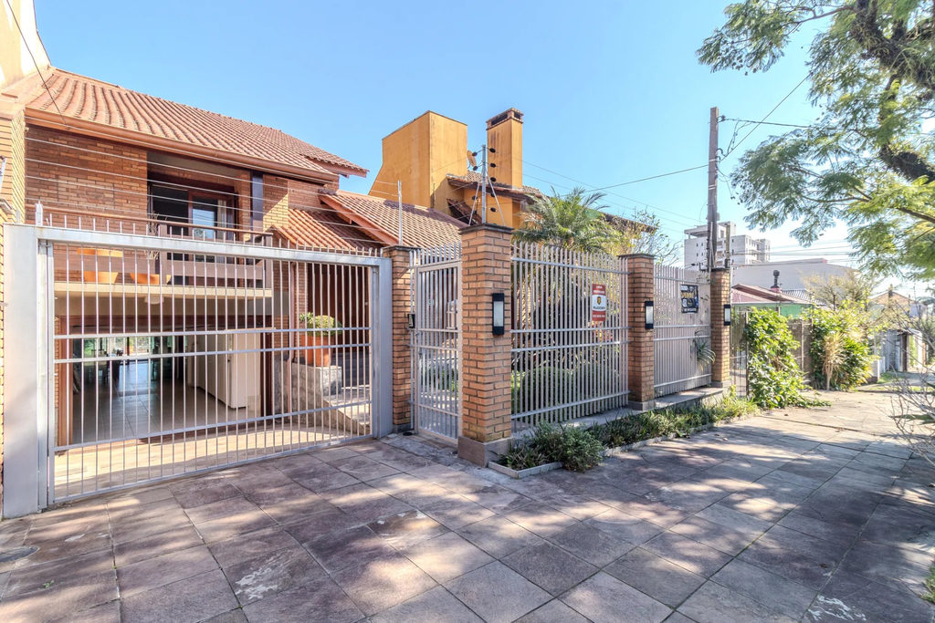 Casa para venda no bairro Jardim São Pedro em Porto Alegre