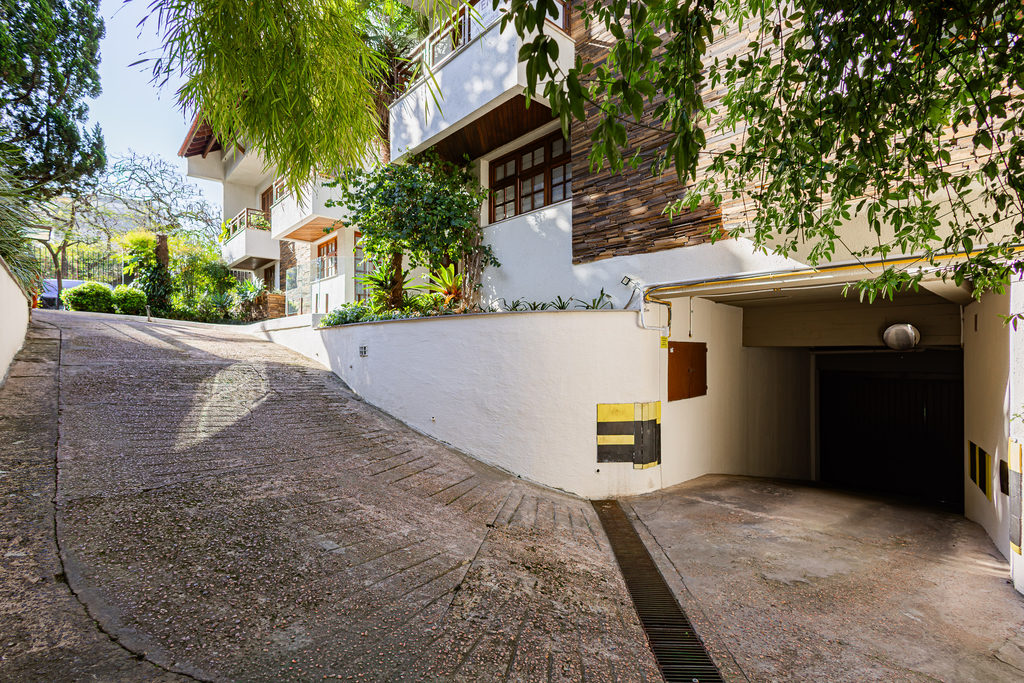 Casa em Condomínio para venda no bairro Três Figueiras em Porto Alegre