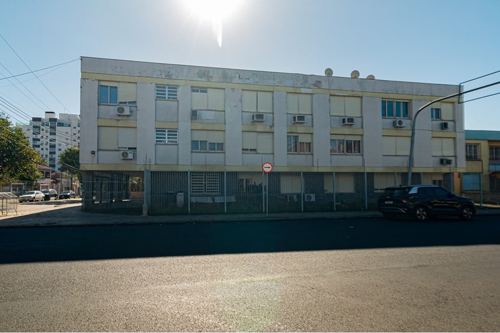 Apartamento para venda no bairro Medianeira em Porto Alegre
