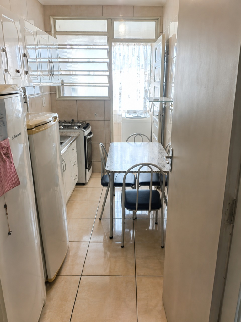 Apartamento para venda no bairro Vila Ipiranga em Porto Alegre