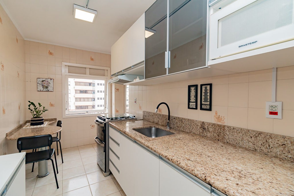 Apartamento para venda no bairro Vila Ipiranga em Porto Alegre
