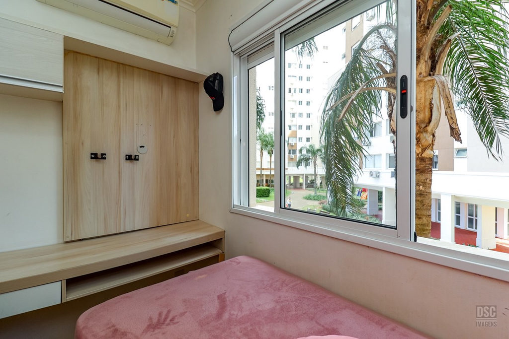 Apartamento para venda no bairro Vila Ipiranga em Porto Alegre