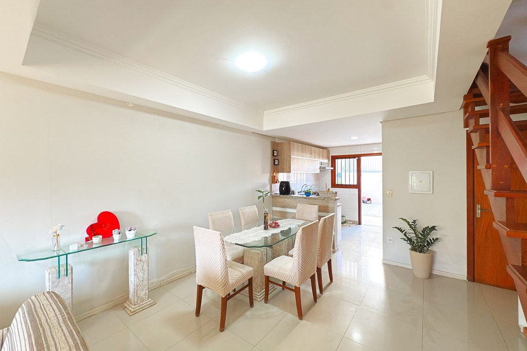 Casa para venda no bairro Guarujá em Porto Alegre