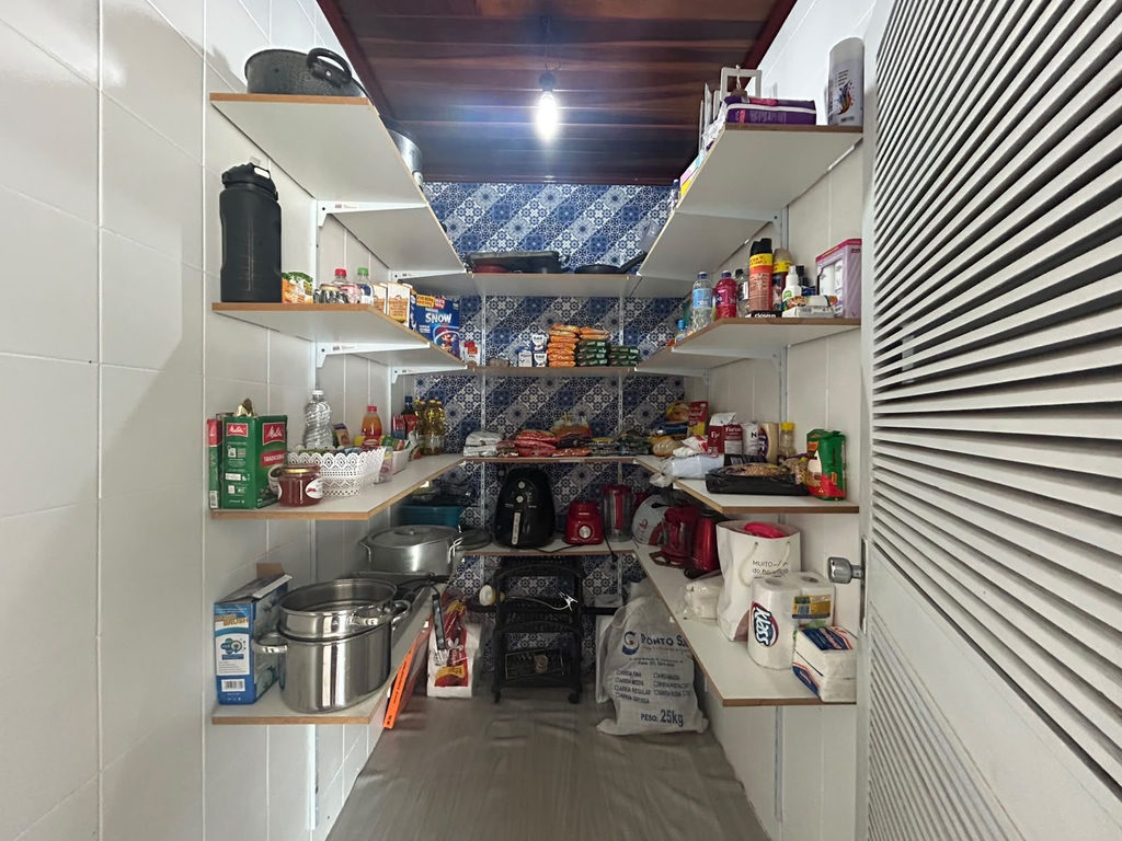 Casa para venda no bairro Vila Nova em Porto Alegre