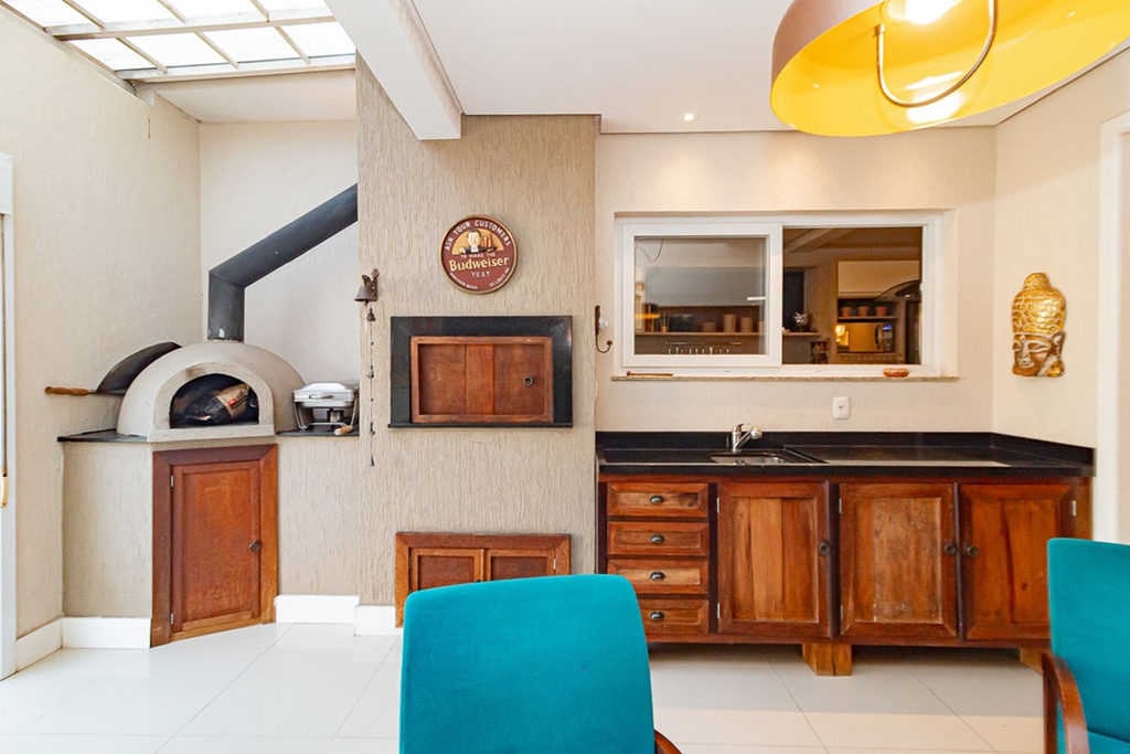 Casa para venda no bairro Guarujá em Porto Alegre