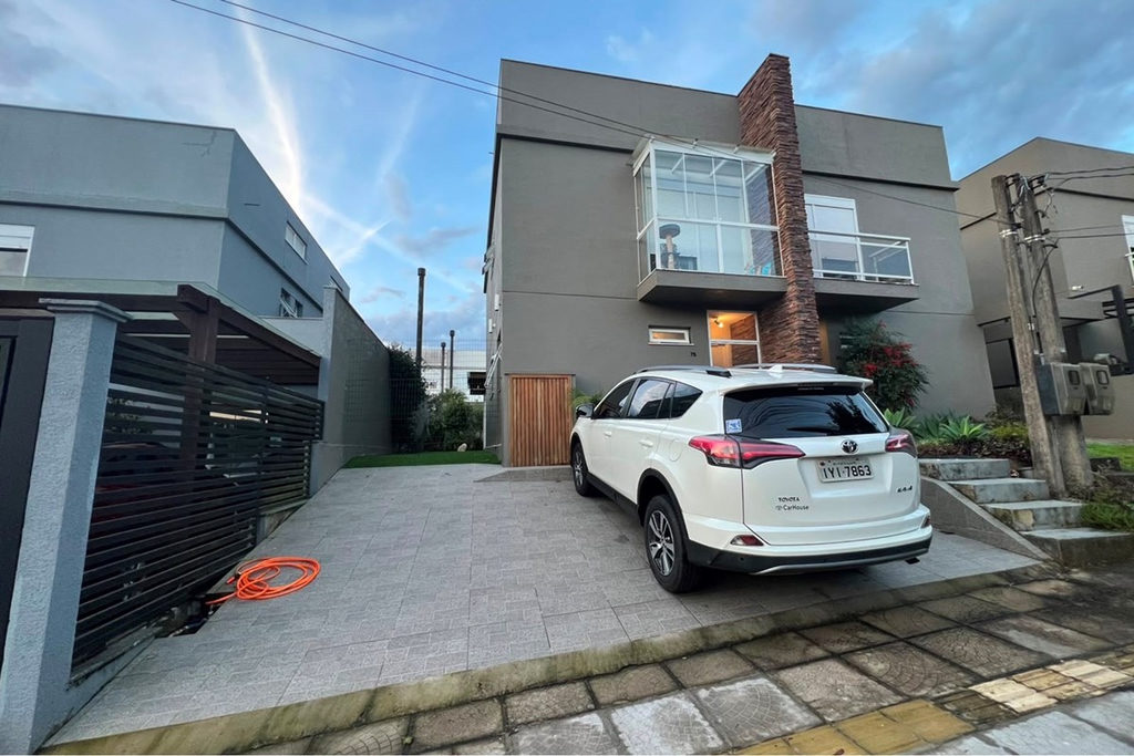 Casa em Condomínio para venda no bairro Lomba do Pinheiro em Porto Alegre