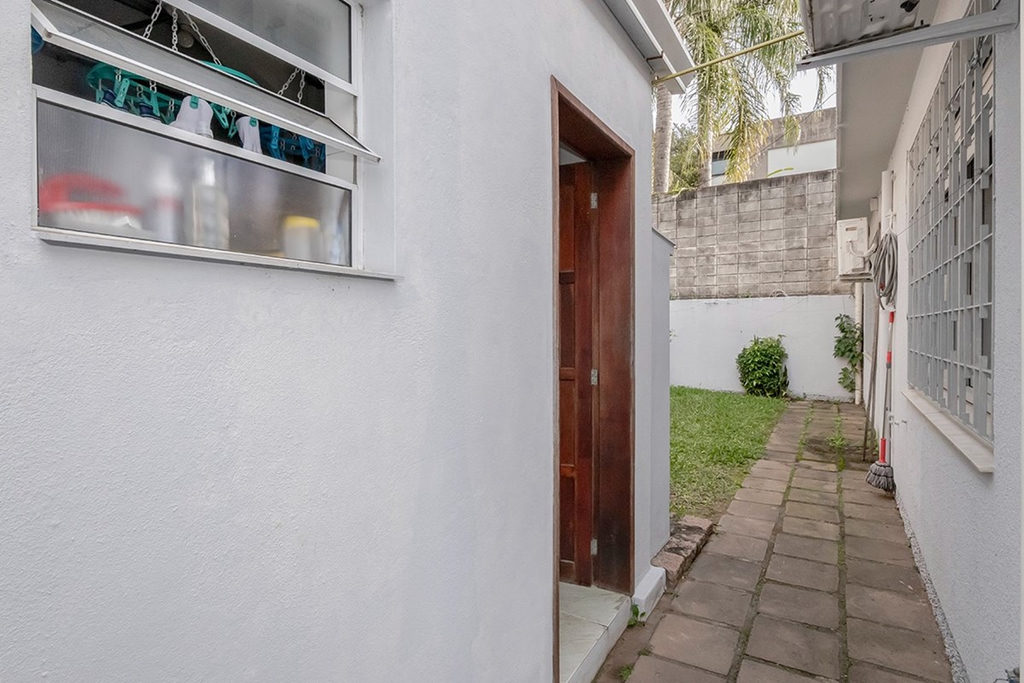 Casa para venda no bairro Três Figueiras em Porto Alegre