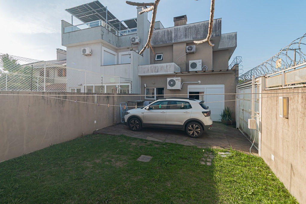 Casa para venda no bairro Guarujá em Porto Alegre