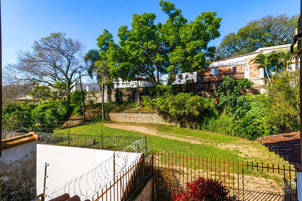 Casa para venda no bairro Santo Antônio em Porto Alegre