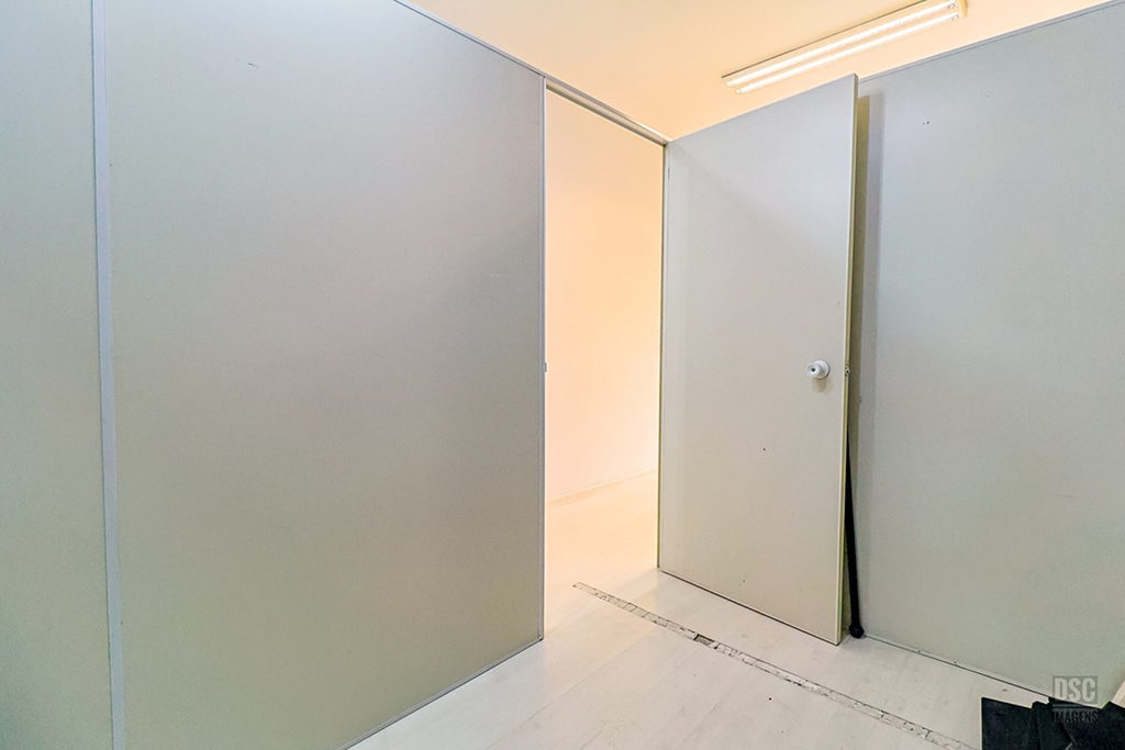 Sala para venda no bairro Passo da Areia em Porto Alegre