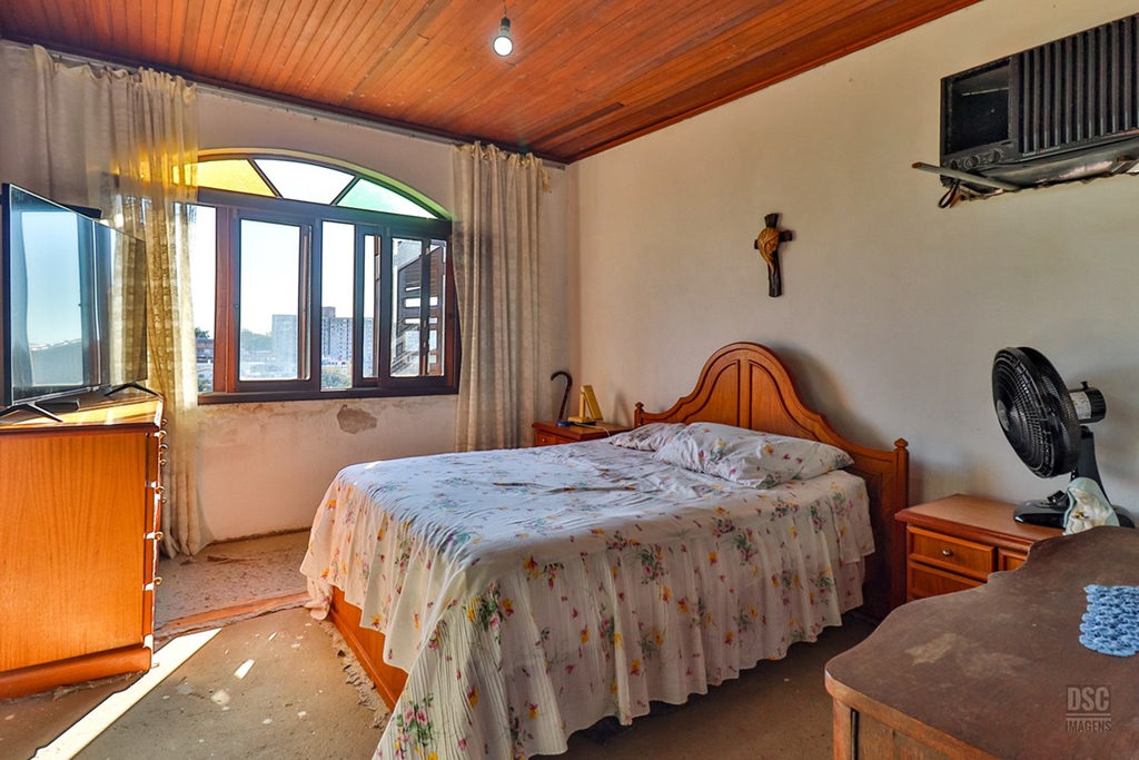 Casa para venda no bairro Santo Antônio em Porto Alegre