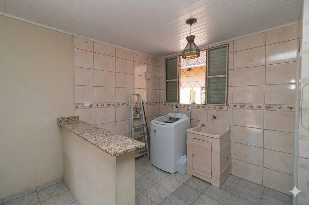 Casa para venda no bairro Jardim Itu Sabará em Porto Alegre
