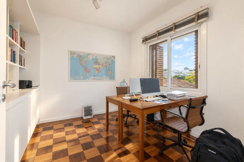 Casa para venda no bairro Três Figueiras em Porto Alegre