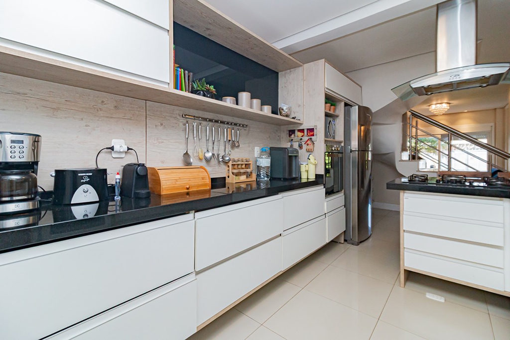 Casa para venda no bairro Guarujá em Porto Alegre